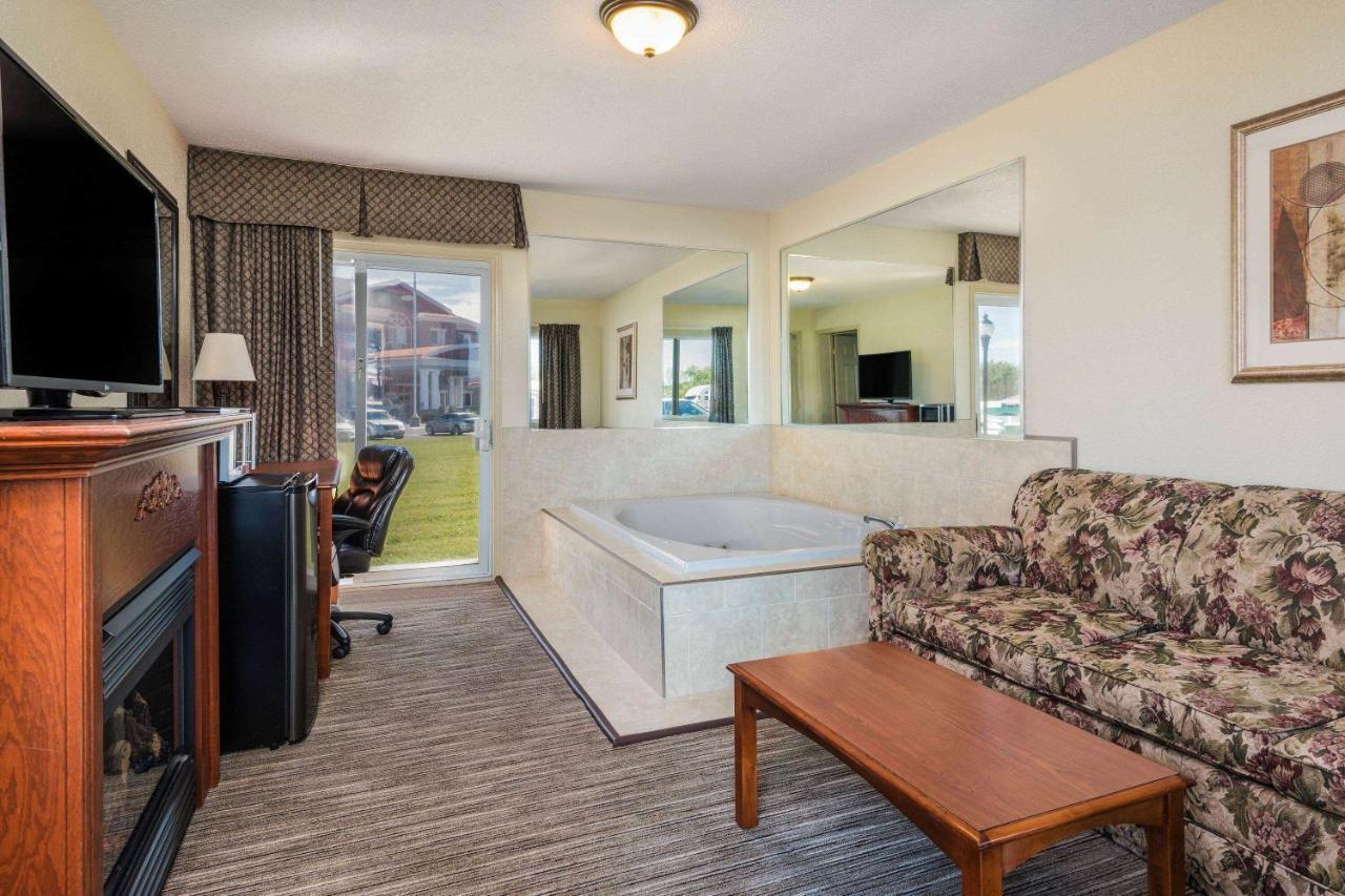 Travelodge By Wyndham Gananoque Exteriér fotografie